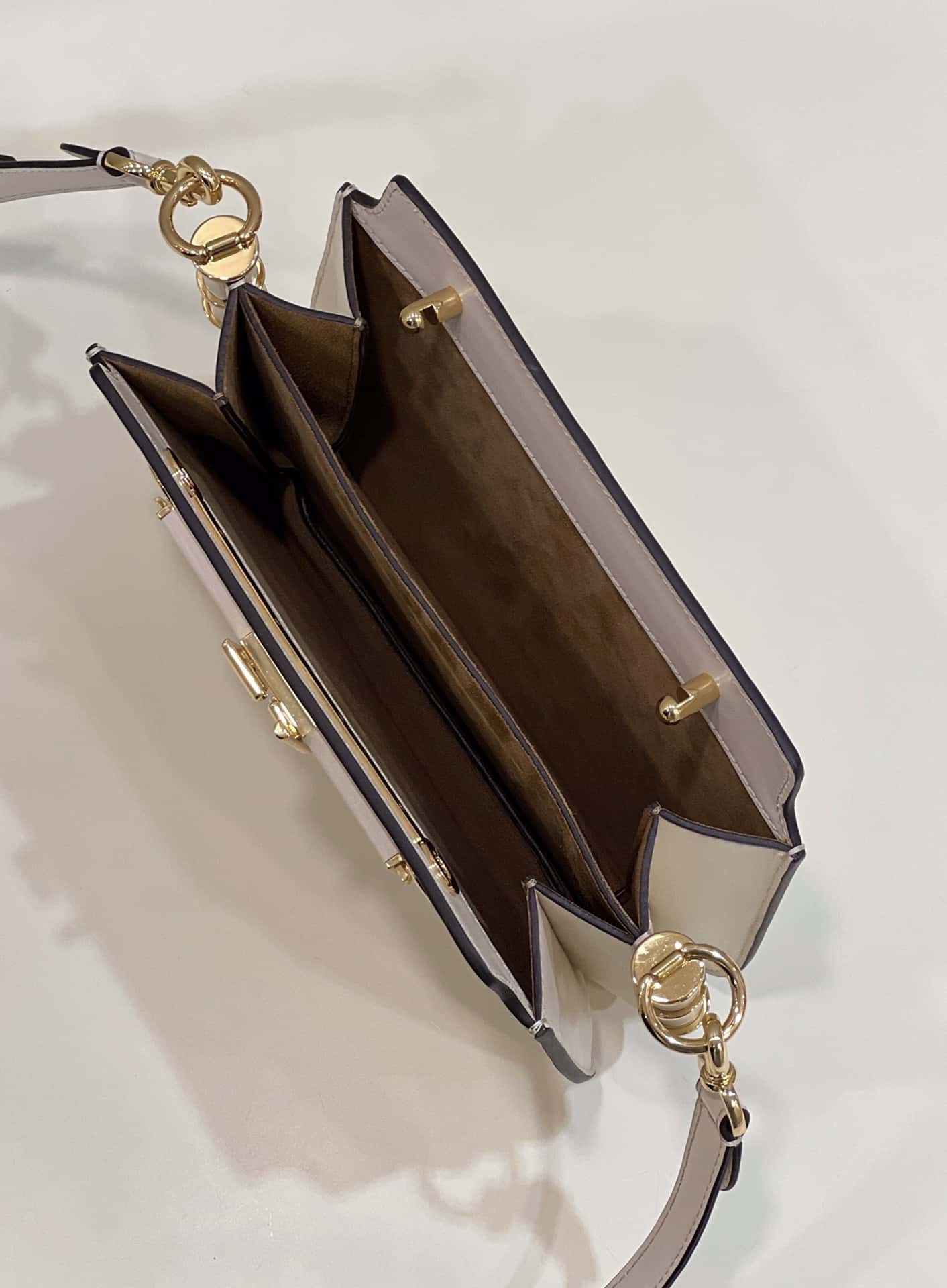 FENDI芬迪光滑小牛皮风琴肩背包8503