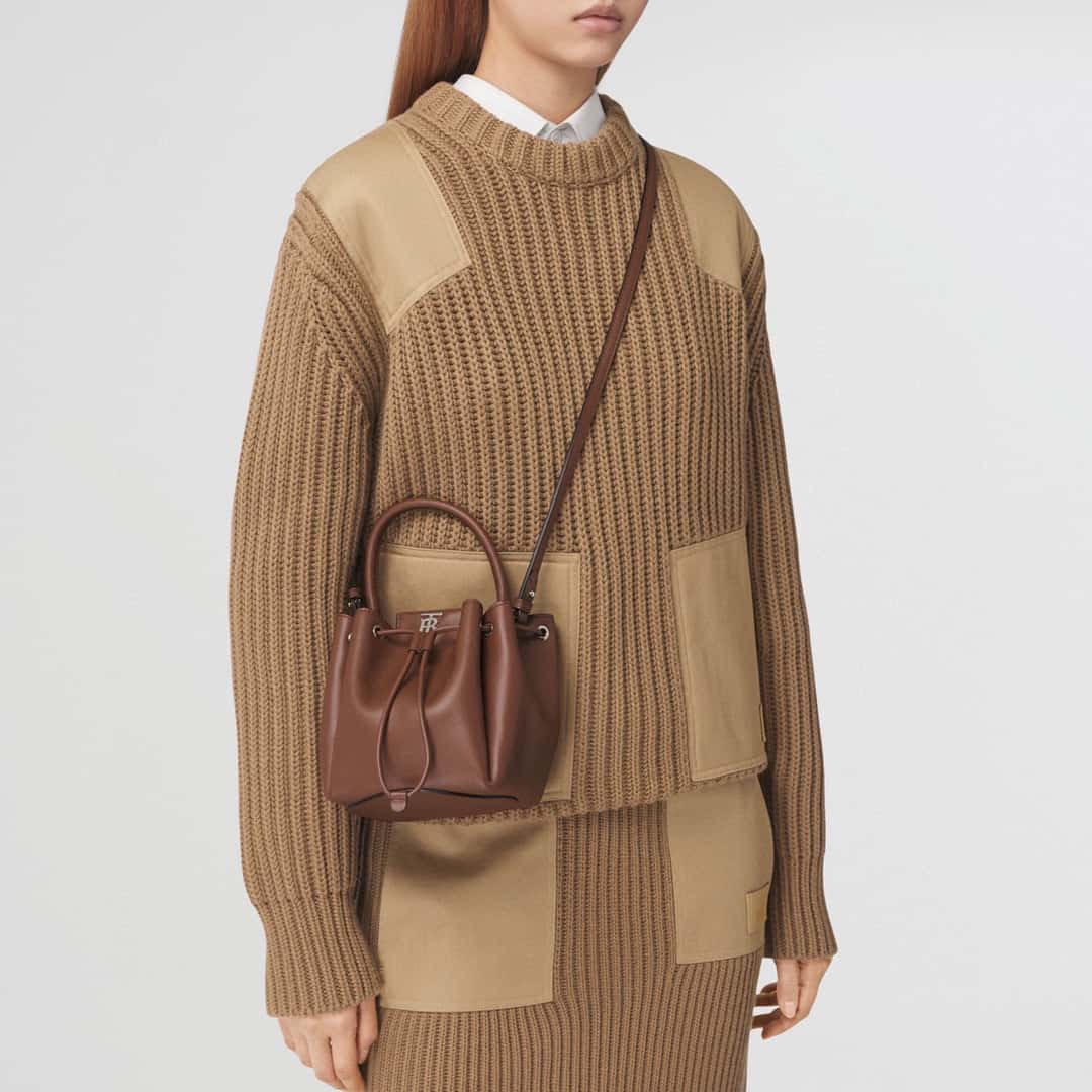 Burberry巴宝莉 立体版型的水桶包 焦糖色-高仿包包