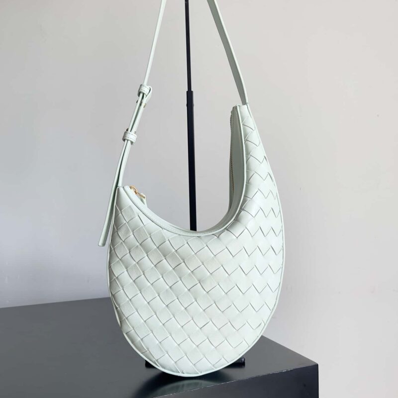 B家新品BV 新款Drop肩背包款号:755074-高仿包包 B家新品BV 新款Drop肩背包款号:755074-高仿包包