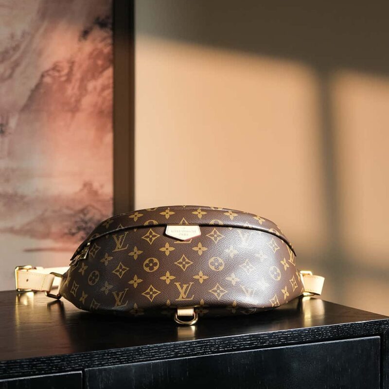 LV 𝐁𝐔𝐌𝐁𝐀𝐆 芯片菱形跳动码腰包系列 #M𝟒𝟑𝟔𝟒𝟒-高仿包包