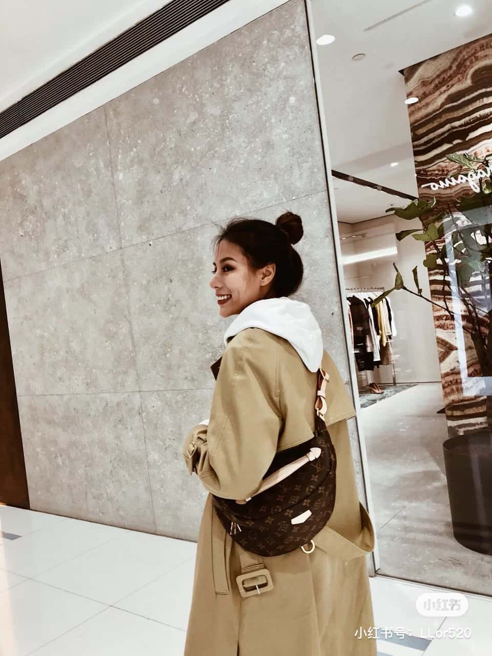 LV 𝐁𝐔𝐌𝐁𝐀𝐆 芯片菱形跳动码腰包系列 #M𝟒𝟑𝟔𝟒𝟒-高仿包包