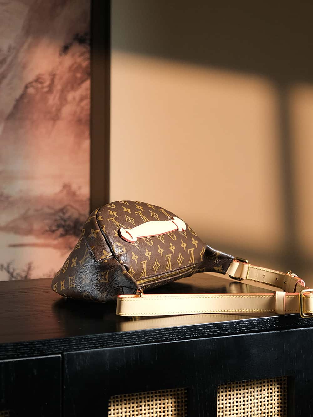 LV 𝐁𝐔𝐌𝐁𝐀𝐆 芯片菱形跳动码腰包系列 #M𝟒𝟑𝟔𝟒𝟒-高仿包包