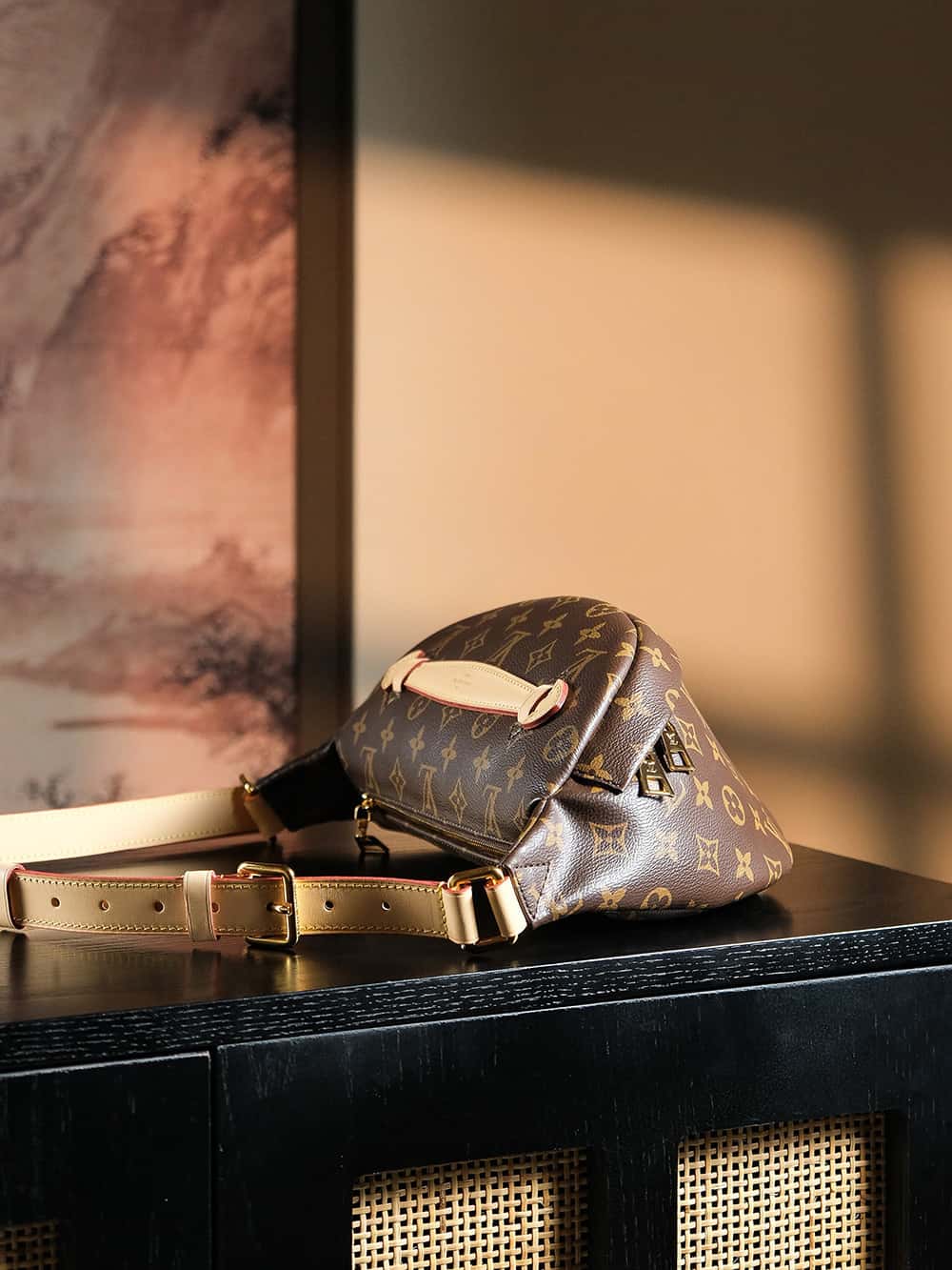 LV 𝐁𝐔𝐌𝐁𝐀𝐆 芯片菱形跳动码腰包系列 #M𝟒𝟑𝟔𝟒𝟒-高仿包包