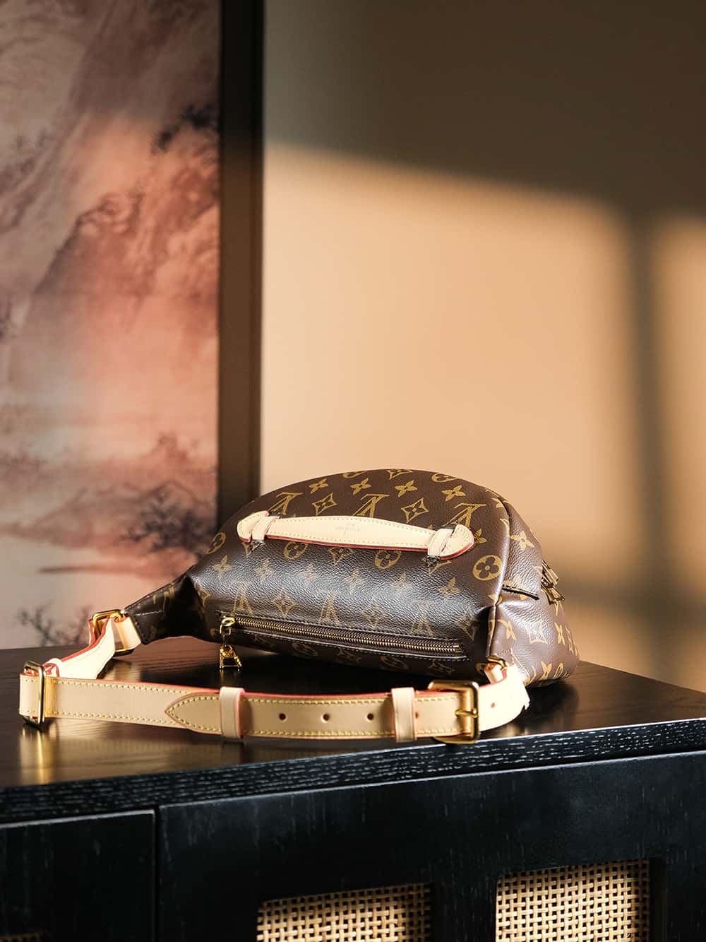 LV 𝐁𝐔𝐌𝐁𝐀𝐆 芯片菱形跳动码腰包系列 #M𝟒𝟑𝟔𝟒𝟒-高仿包包