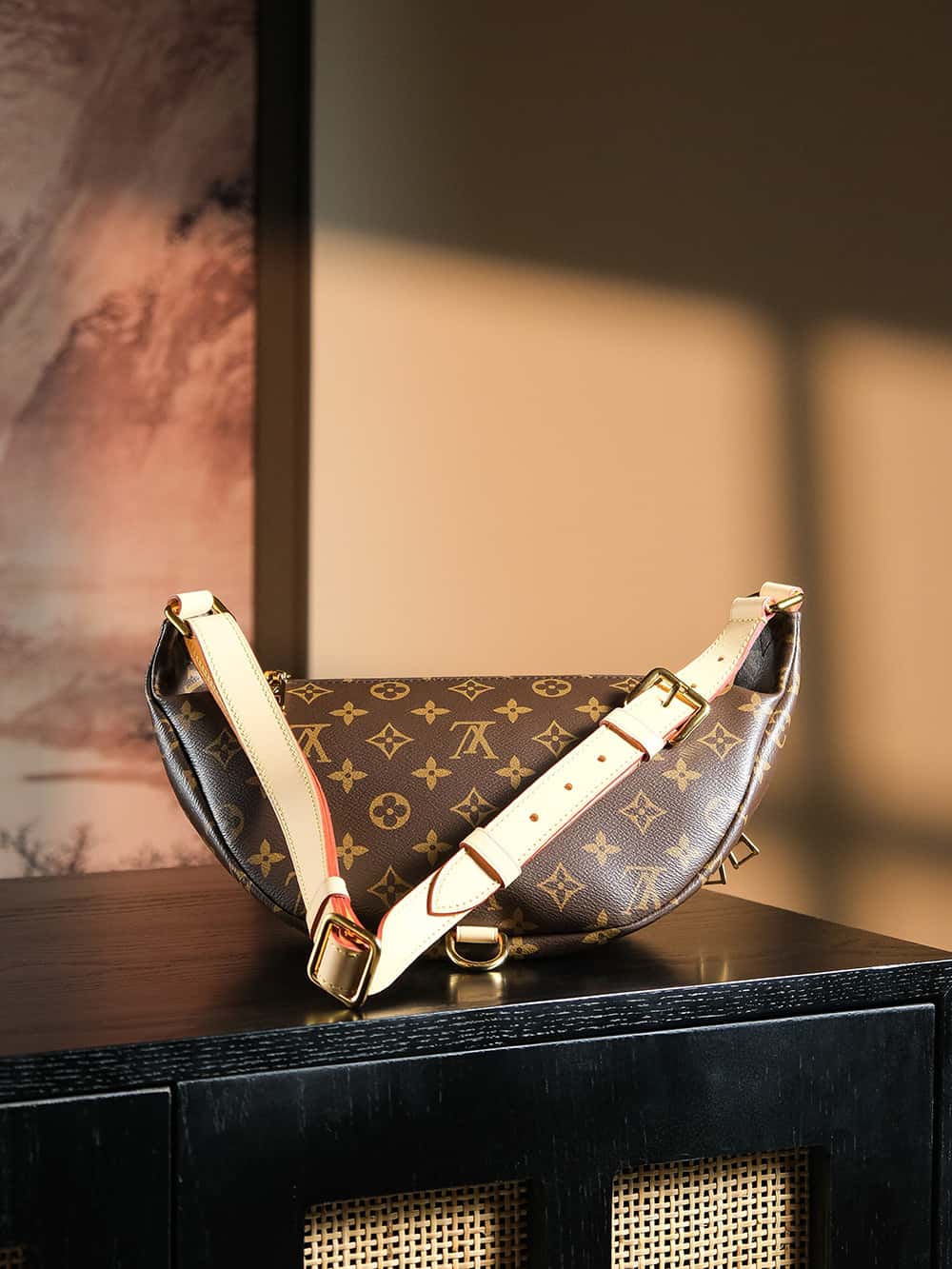LV 𝐁𝐔𝐌𝐁𝐀𝐆 芯片菱形跳动码腰包系列 #M𝟒𝟑𝟔𝟒𝟒-高仿包包