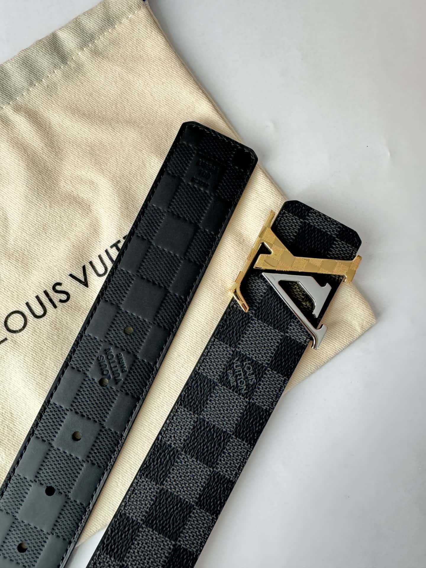 LV 字母logo金属扣双面可用腰带 4.0cm-高仿包包 LV 字母logo金属扣双面可用腰带 4.0cm-高仿包包