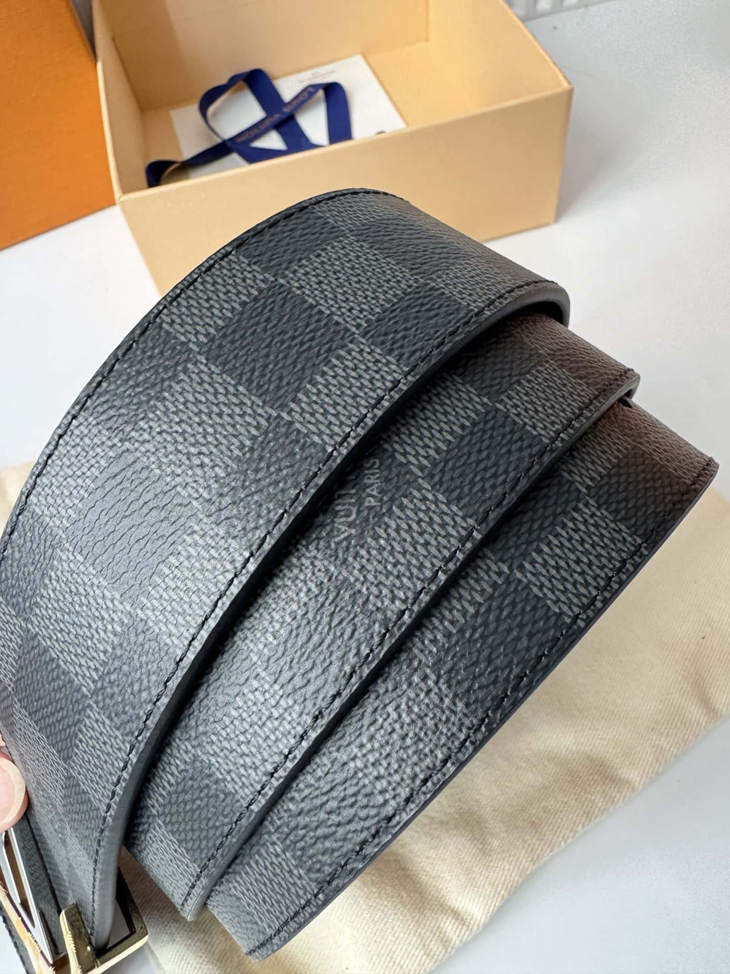 LV 字母logo金属扣双面可用腰带 4.0cm-高仿包包 LV 字母logo金属扣双面可用腰带 4.0cm-高仿包包