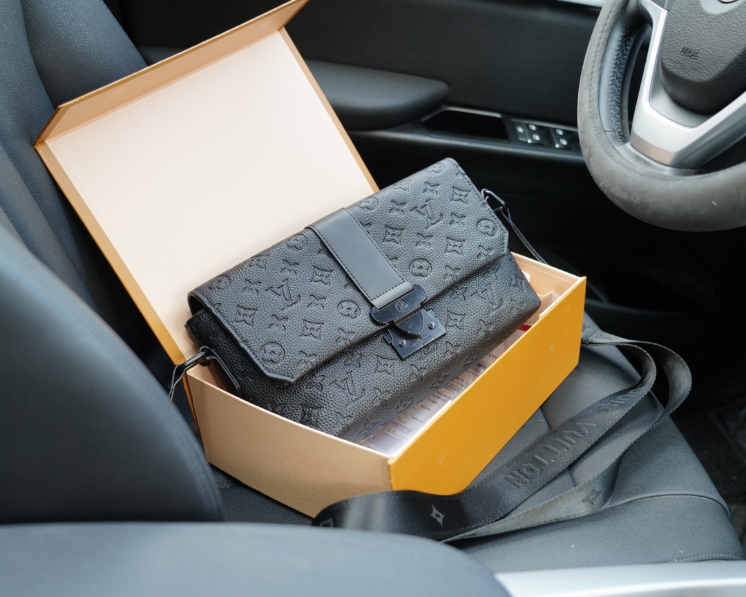 路易威登原单包 官网同步 高版本 斜挎单肩背包-高仿包包 路易威登原单包 官网同步 高版本 斜挎单肩背包-高仿包包