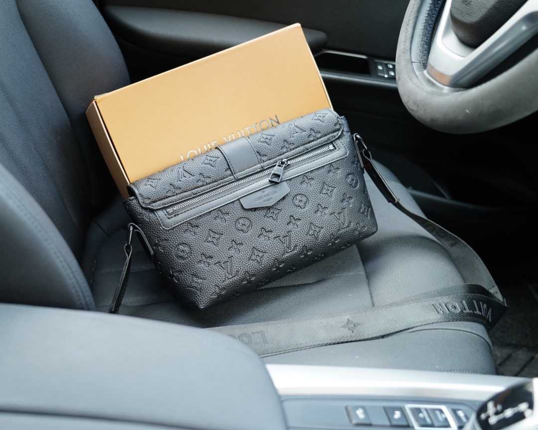 路易威登原单包 官网同步 高版本 斜挎单肩背包-高仿包包 路易威登原单包 官网同步 高版本 斜挎单肩背包-高仿包包