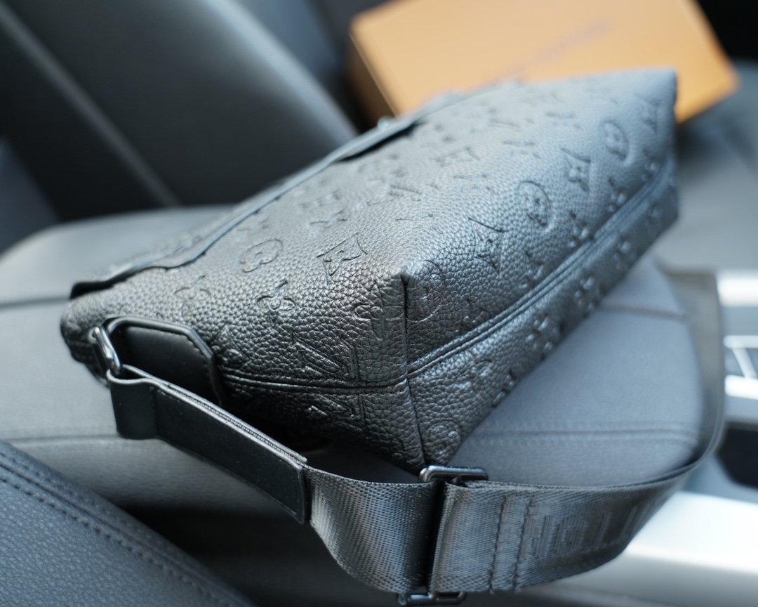 路易威登原单包 官网同步 高版本 斜挎单肩背包-高仿包包 路易威登原单包 官网同步 高版本 斜挎单肩背包-高仿包包