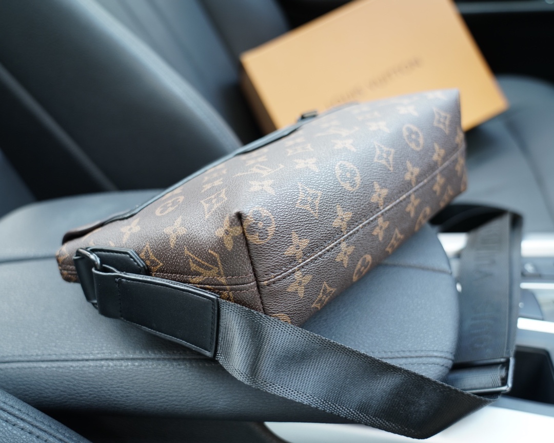 路易威登原單小牛皮 官網同步 高版本 斜挎單肩高仿背包-高仿包包