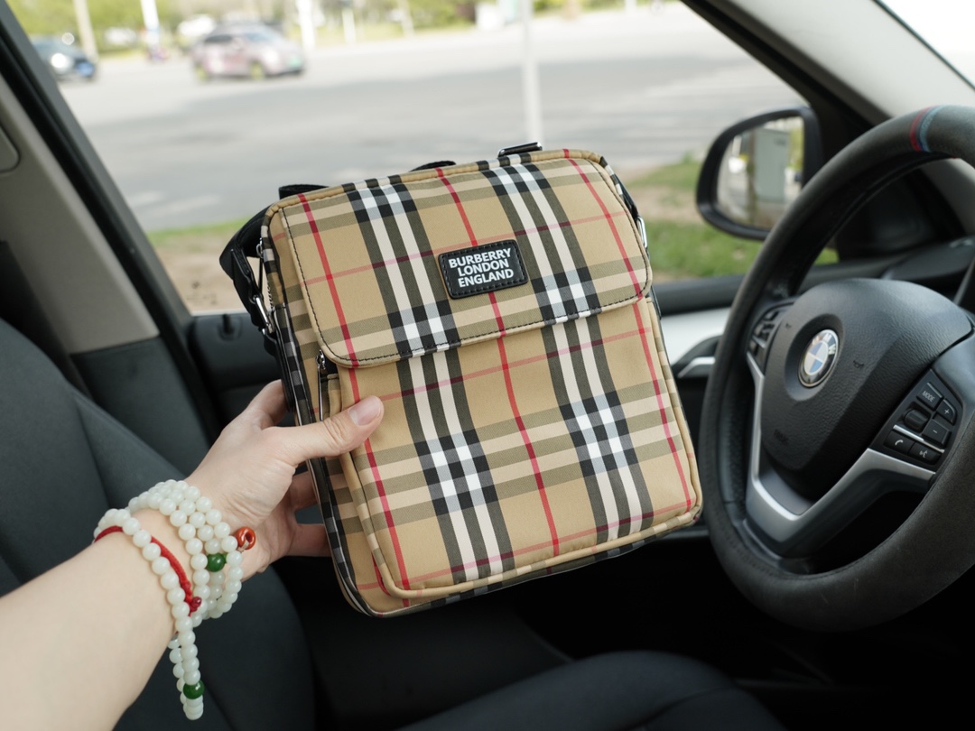 巴宝莉高仿包 官网同步 高版本 斜挎单肩背包纯原单布料-高仿包包