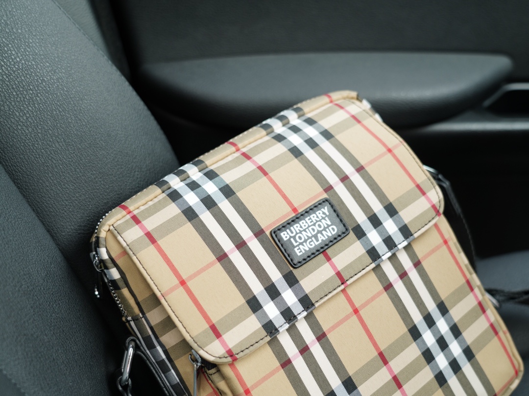 巴宝莉高仿包 官网同步 高版本 斜挎单肩背包纯原单布料-高仿包包