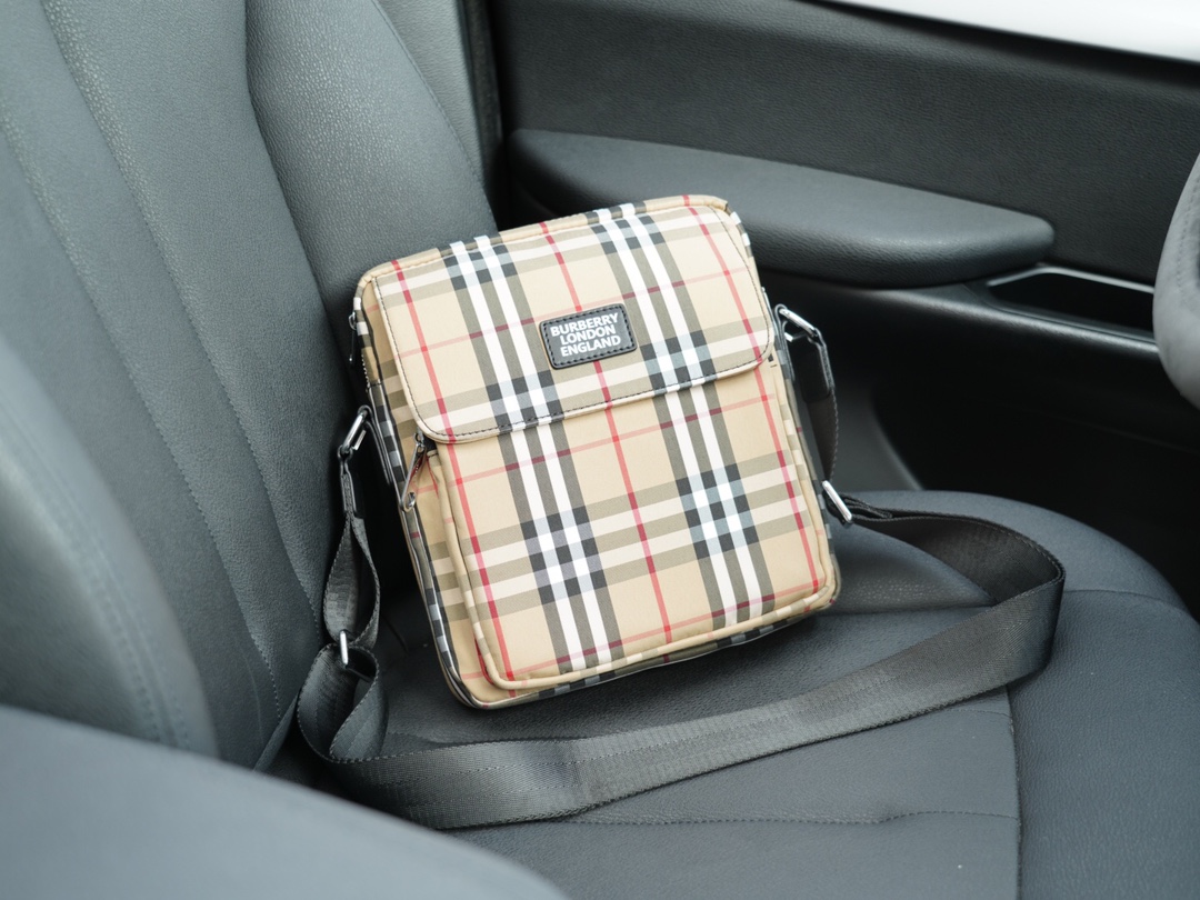 巴宝莉高仿包 官网同步 高版本 斜挎单肩背包纯原单布料-高仿包包