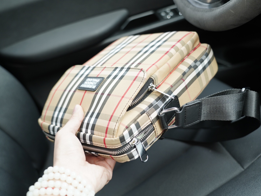 巴宝莉高仿包 官网同步 高版本 斜挎单肩背包纯原单布料-高仿包包