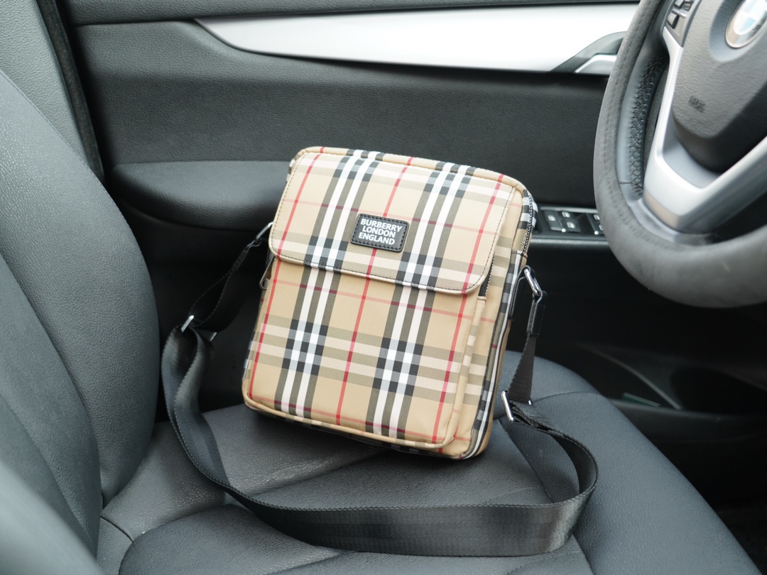 巴宝莉高仿包 官网同步 高版本 斜挎单肩背包纯原单布料-高仿包包