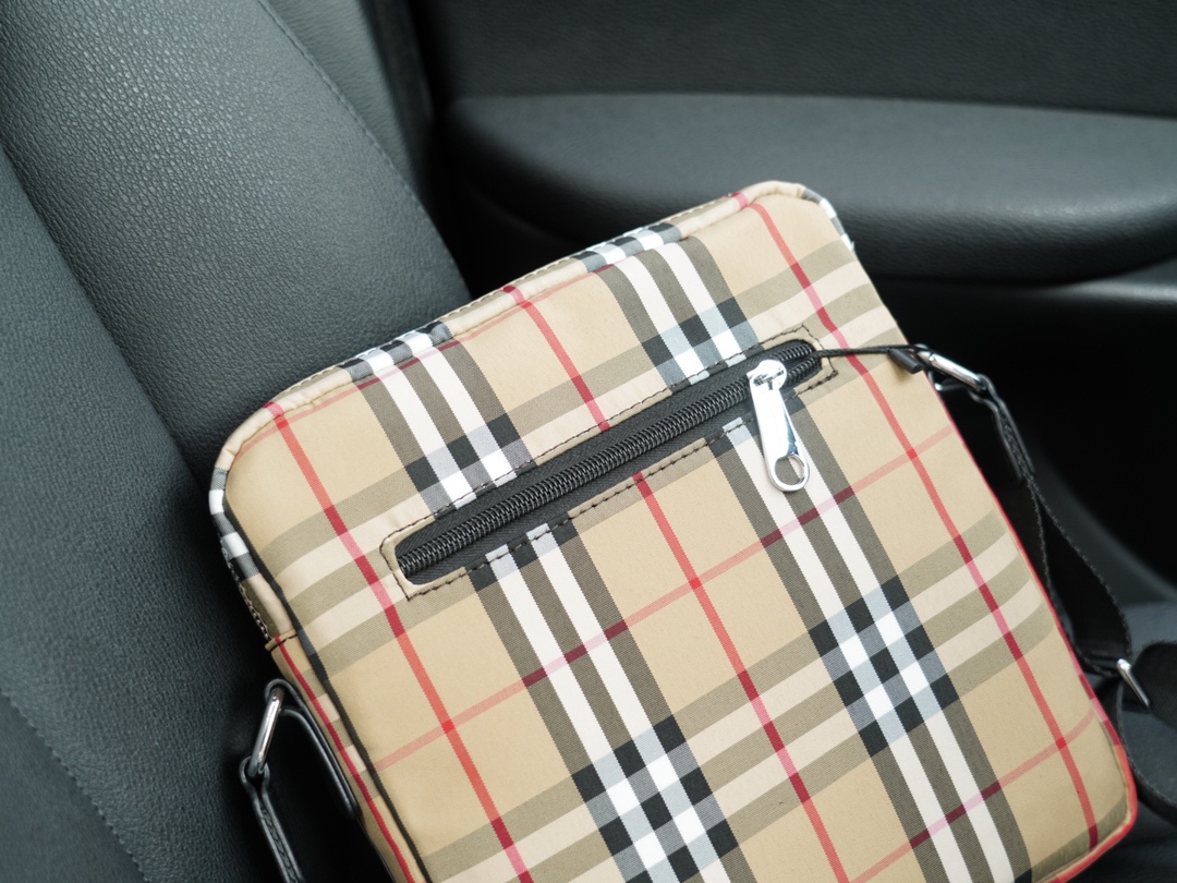 巴宝莉高仿包 官网同步 高版本 斜挎单肩背包纯原单布料-高仿包包