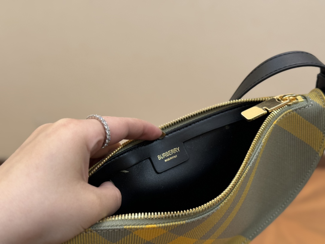 巴宝莉复古腋下原单包经典格纹百搭气场-高仿包包