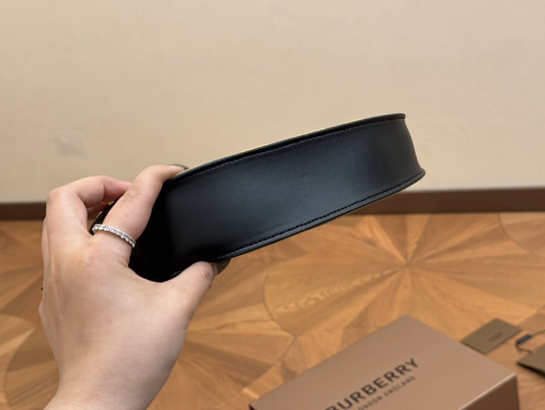 巴宝莉复古腋下原单包经典格纹百搭气场-高仿包包