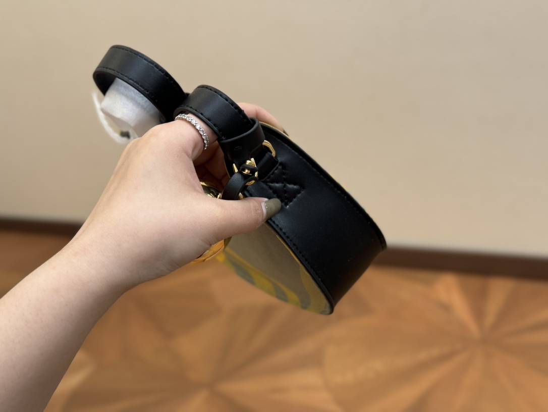 巴宝莉复古腋下原单包经典格纹百搭气场-高仿包包