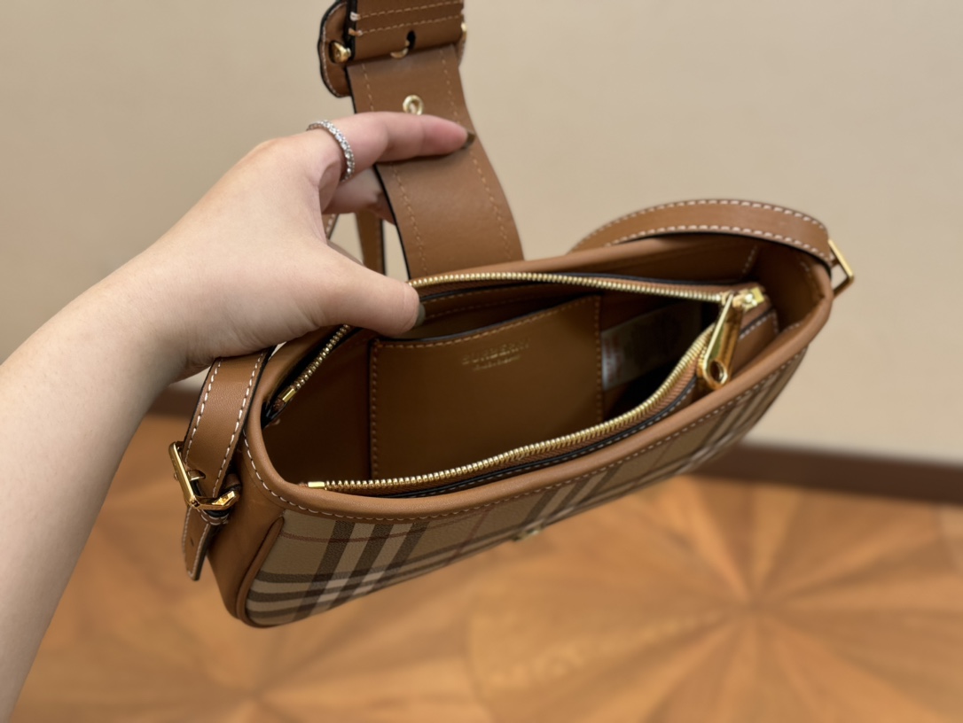 顶级原单包巴宝莉复古腋下包 被时髦住了狠狠爱了-高仿包包