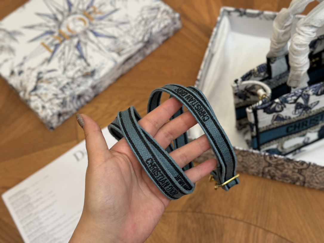 Dior高仿迪奥包原版布提花 Dior book tote今年最喜欢的一款购物袋-高仿包包