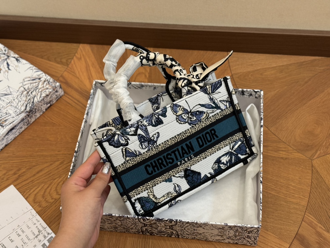 Dior高仿迪奥包原版布提花 Dior book tote今年最喜欢的一款购物袋-高仿包包