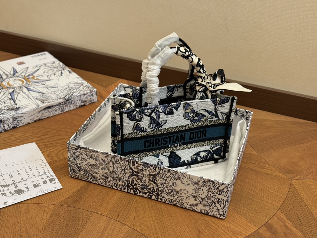 Dior高仿迪奥包原版布提花 Dior book tote今年最喜欢的一款购物袋-高仿包包
