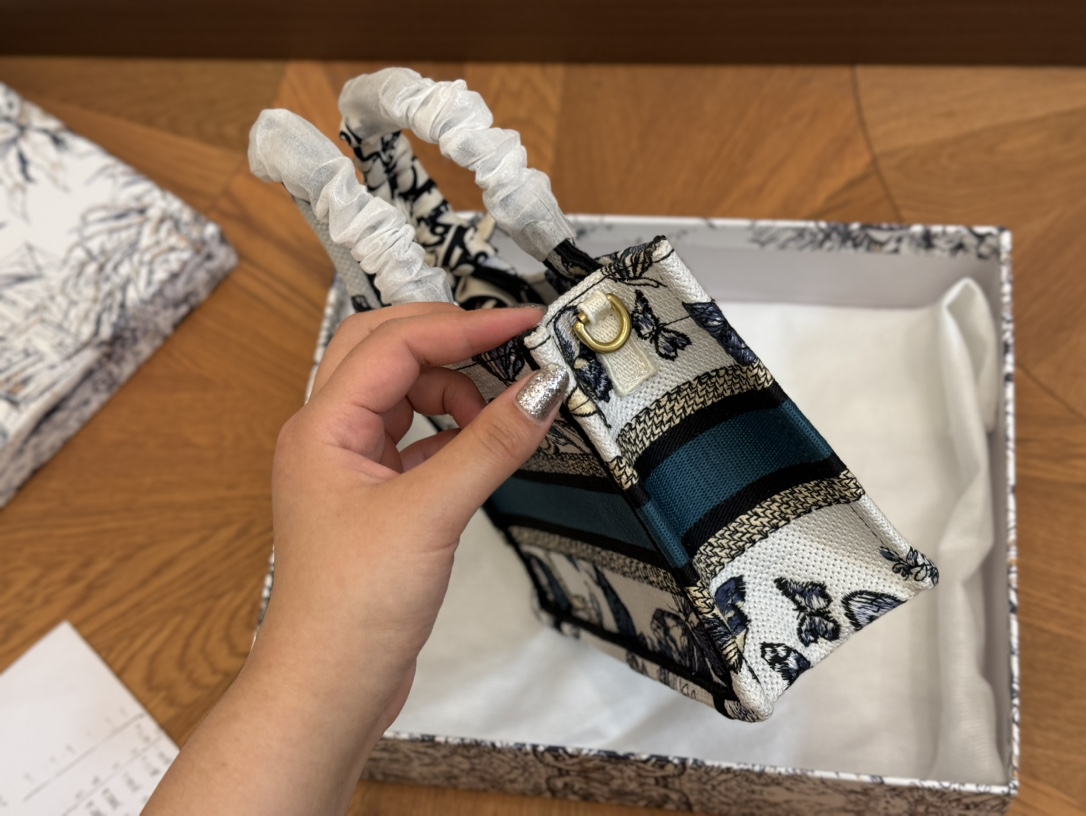 Dior高仿迪奥包原版布提花 Dior book tote今年最喜欢的一款购物袋-高仿包包