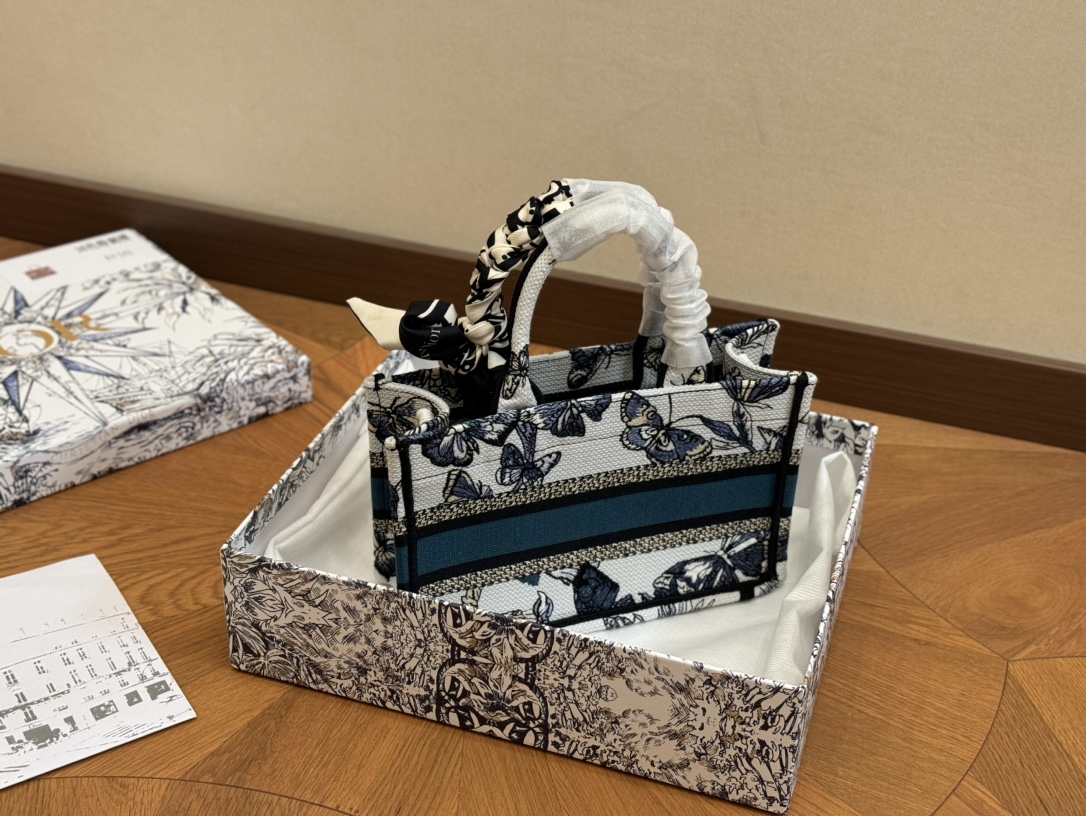 Dior高仿迪奥包原版布提花 Dior book tote今年最喜欢的一款购物袋-高仿包包