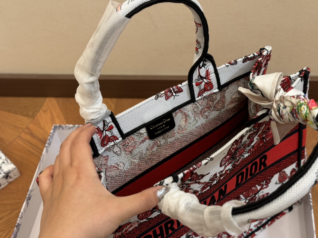 Dior 原版布提花 Dior book tot迪奥一比一高仿购物袋-高仿包包