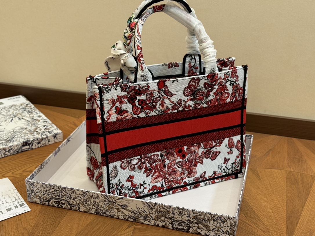 Dior 原版布提花 Dior book tot迪奥一比一高仿购物袋-高仿包包