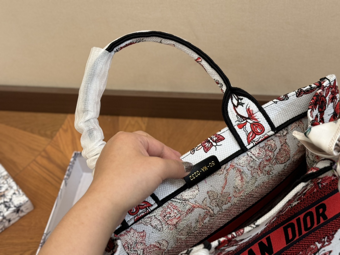 Dior 原版布提花 Dior book tot迪奥一比一高仿购物袋-高仿包包