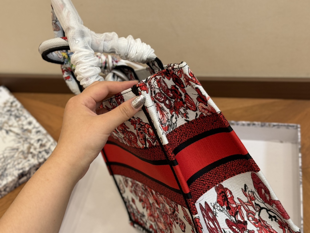 Dior 原版布提花 Dior book tot迪奥一比一高仿购物袋-高仿包包